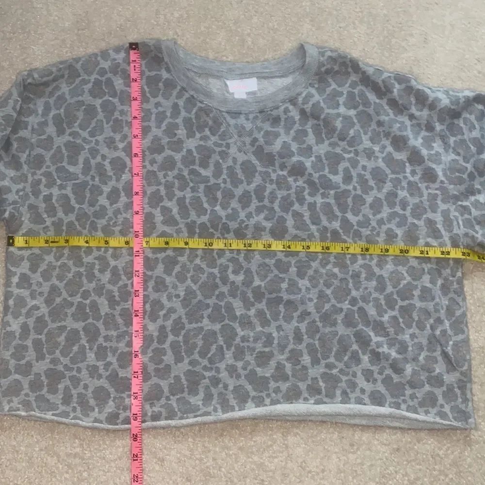 Colsie Leopard Cropped Sweatshirt!  - Picture 5 of 7